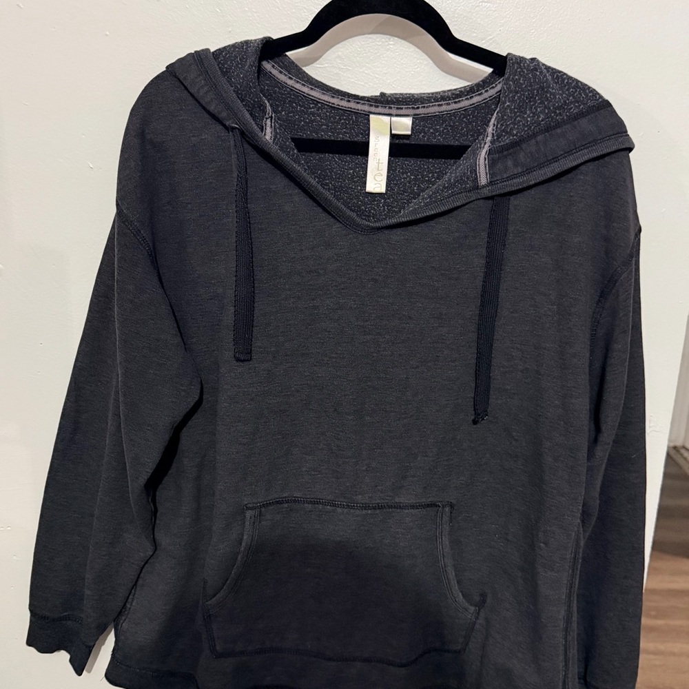GreenTea Black Knit Pullover with Pale Green Logo Tag